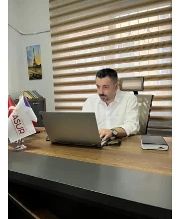 ASUR consulting team in conversation